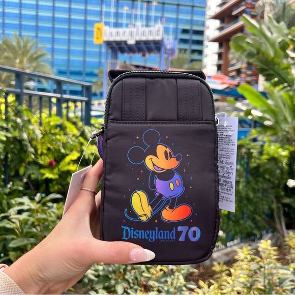 Disneyland 70th Anniversary Mickey Ears Lug Bag, perfect to take to the parks - Picture 2 of 3